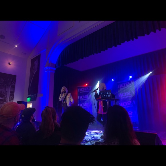 Meet your Posher, Sondra - Picture 4 of 4